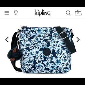 🆕 Kipling Sebastian Printed Crossbody Bag
Roaming Roses. New with Tags